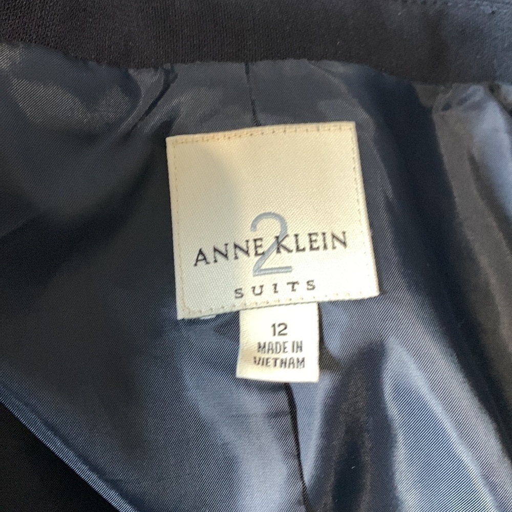Anne Klein women blazer and skirt set. Size 12 - Picture 6 of 8